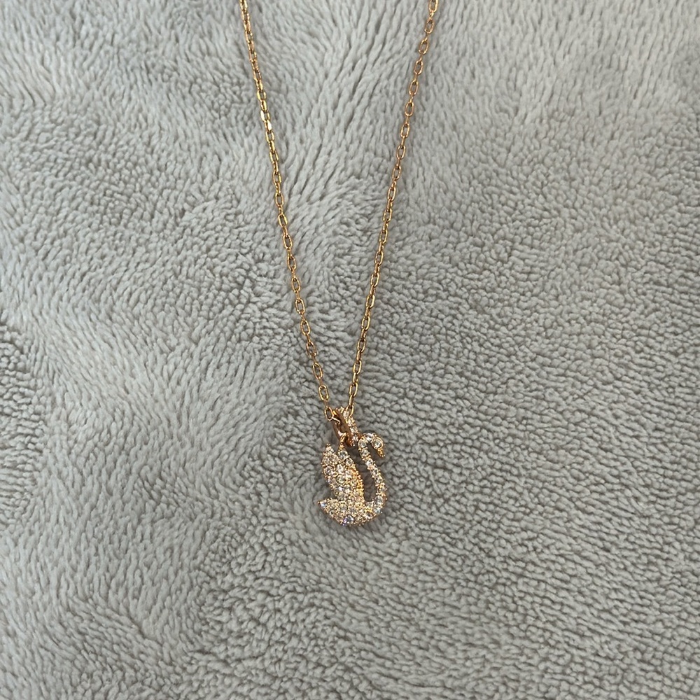 NEW Swarovski Elegant Gold Necklace with Swan Pendant